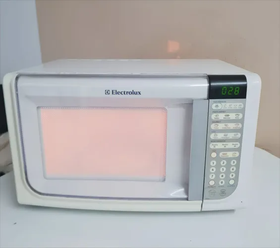 Microondas Electrolux 31litros Excelente estado valor 260.00 ac pix/parcelo