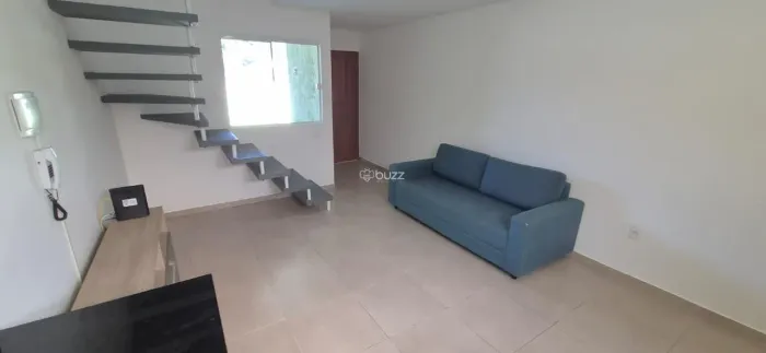 Casa Semi-Mobiliada com 02 Quartos Ótima Localização
