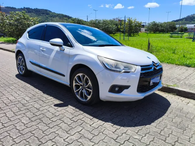 Citroen DS4 1.6 Turbo 16V 5P Aut. 2013