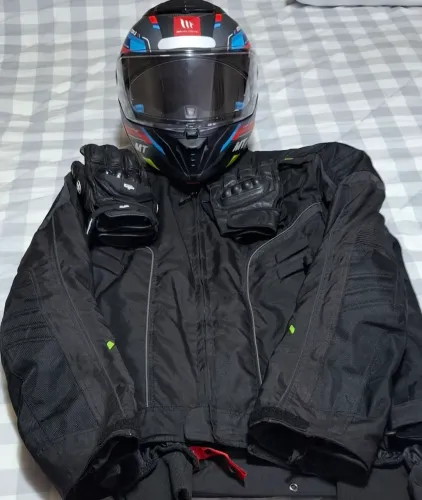 Vendo capacete MTHELMETS Tamanho 62, Jaqueta X11 GG.