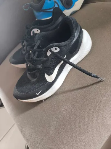 Tênis Nike infantil N° 31