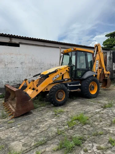 Retro escavadeira, 2013 