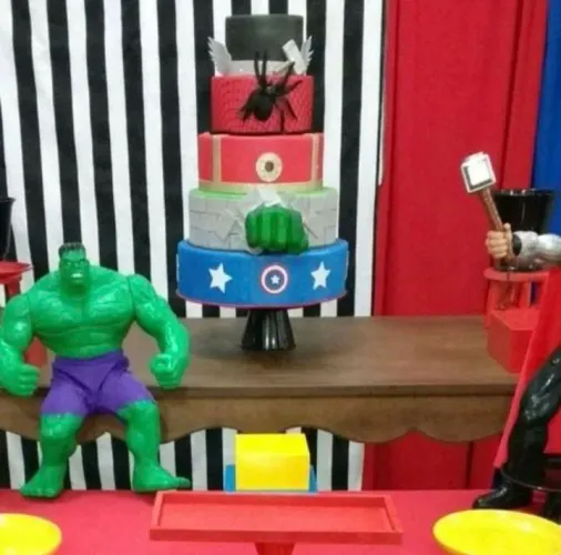 bolo fake vingadores super heróis