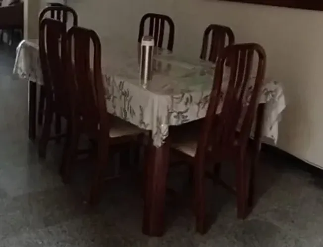 Mesa de jantar tampão vidro - 6 cadeiras