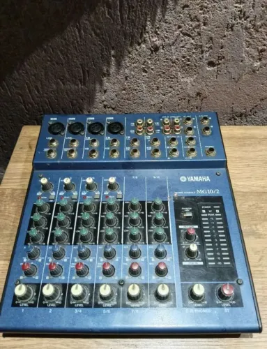 Mesa Som Yamaha MG 10/02 Analógica