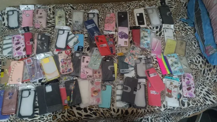 LOTE DE CAPAS DE CELULAR NOVAS - ÓTIMO PARA REVENDA 70 UNIDADES NO TOTAL 