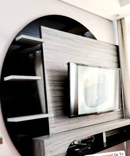 Painel para TV, moderno, lindo - perfeito estado