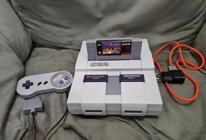 Console super Nintendo com jogo Aladdin. Snes