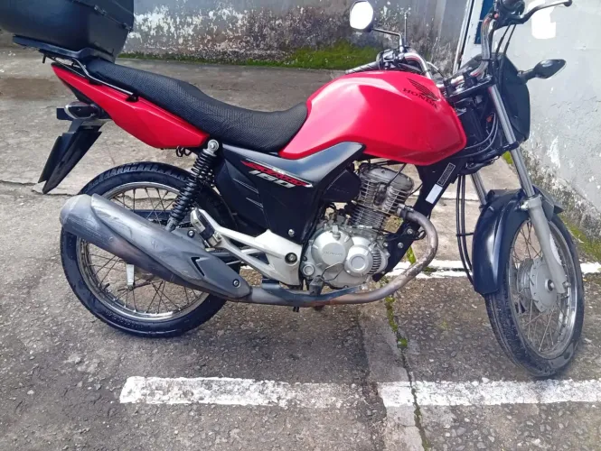 Moto barata para sair logo