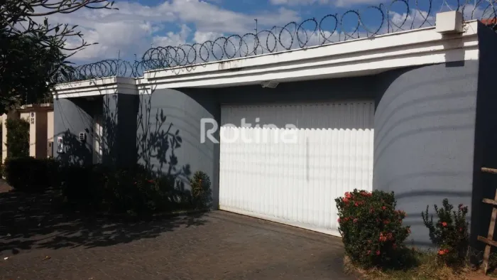 Casa para alugar, 3 quartos, Cidade Jardim - Uberlândia/MG - Rotina Imobiliária