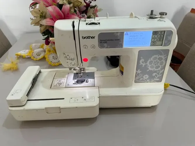 Máquina de Bordar Brother Pe-450