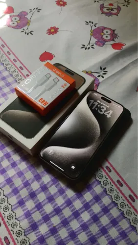 iPhone 15 Pro Max com caixa e nota