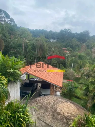 Na charmosa Serra da Cantareira, este sobrado de alto padrão!