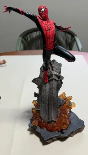 Estátua Spider-man - Far From Home - 1/10 Iron Studios