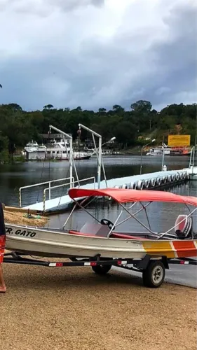 Bote de alumínio com 6 m com carreta   e motor de 25 HP 