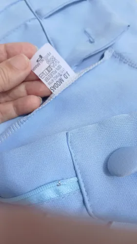 Calça Alfaiataria na cor Azul bebê