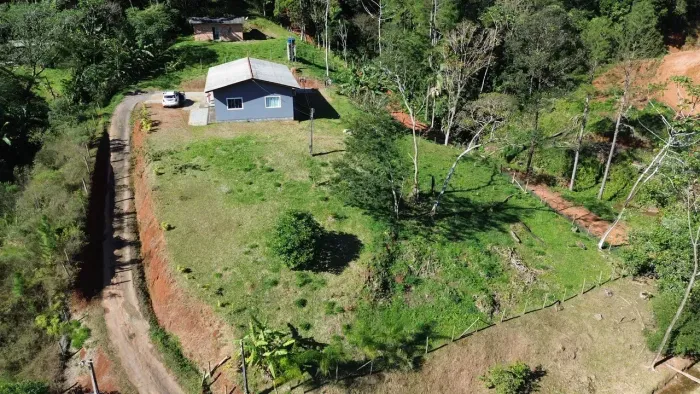 Chácara à venda em Paulo Lopes/SC  A apenas 600 metros da BR-101 e 13 km da Praia da Gambo