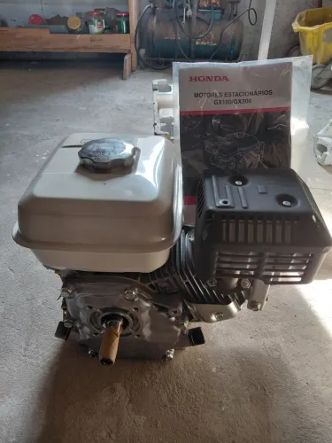 Vendo motor estacionário Honda GX 200 6.5 HP  Valor R$ 1700  Produto novo ,nunca usado 