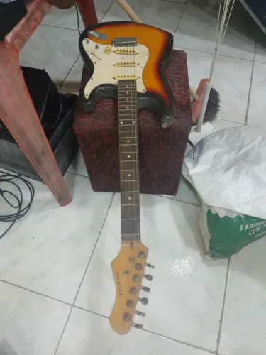 GUITARRA SEMINOVA