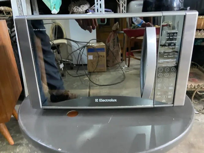 Microondas Electrolux de 30de inox.
