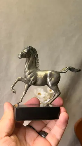 Escultura de Cavalo em Prata 925 e ônix da Tiffany & Co