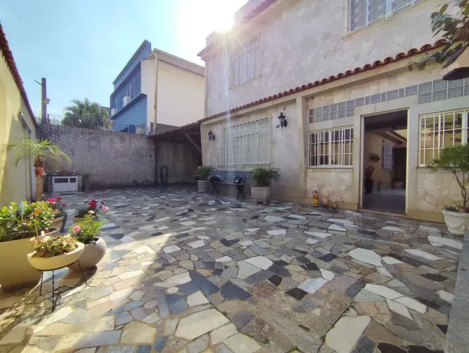 Casa para venda com 218 metros quadrados, 4 quartos em Vaz Lobo - Rio de Janeiro - RJ