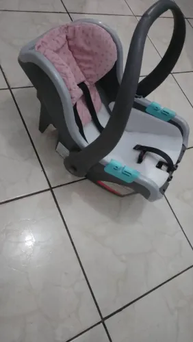 Vende_se bebê conforto semi novo usado poucas vezes 