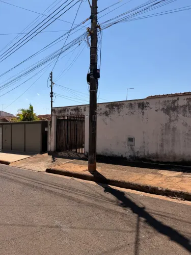 Vendo casa/terreno no Alvorada em Ituiutaba