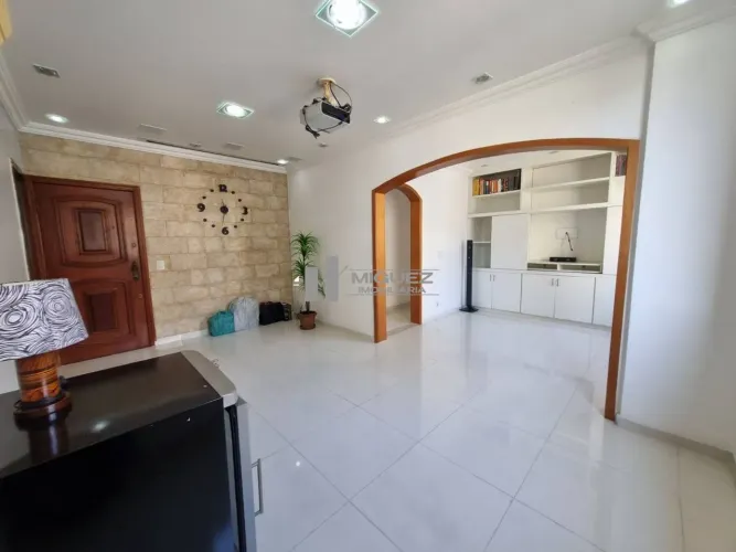 Apartamento à venda na Rua Garibaldi, Tijuca - 2 salas, 2 quartos, dependência completa, p