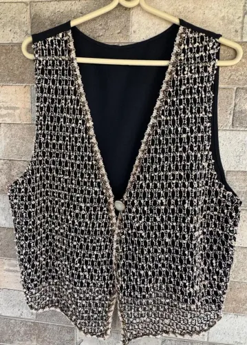 Colete feminino preto bordado G