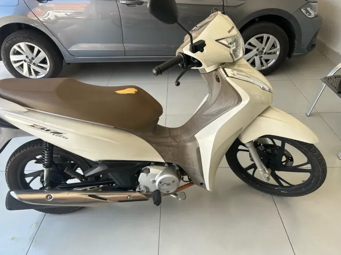 78HONDA BIZ 125 2023 À VENDA