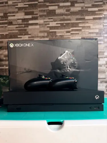 Xbox One X 1TB (Bem Conservado) + 2 Controles Originais