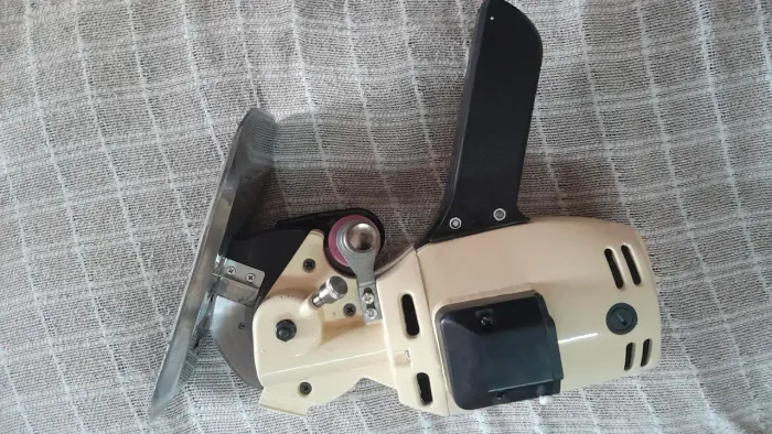 Maquina para cortar tecido 