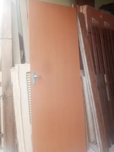 Porta completa de 70 de largura seminova. Negociável!