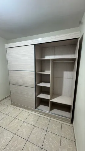 Guarda-roupa em MDF com portas de correr