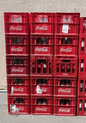 60 caixas de Coca cola 1lt LS, R$39,99 cada....