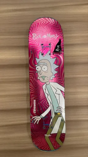 Shape de skate Primitive Rick and Morty