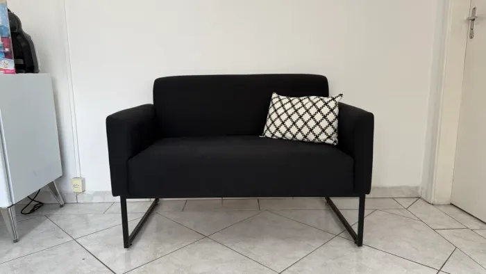 Kit namoradeira 02 lugares e 02 poltronas tecido linho na cor preta 