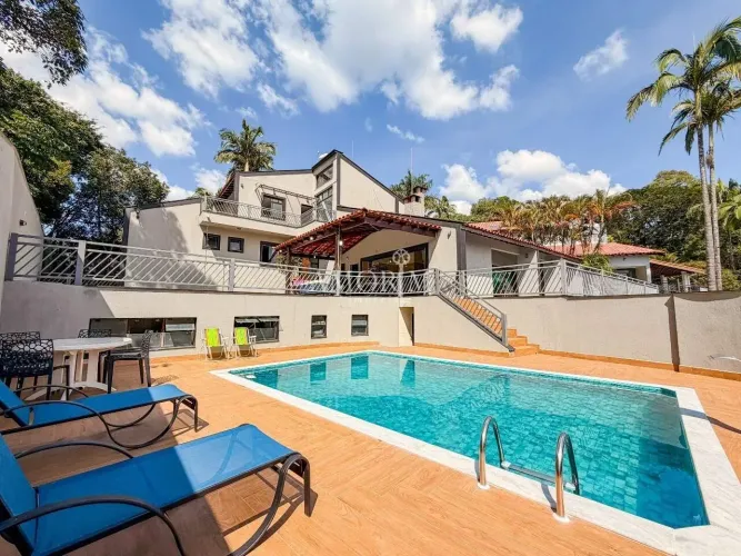 CASA MOBILIADA EM CONDOMÍNIO PARA LOCAÇÃO COM 4 SUÍTES PISICNA E 4 VAGAS EM CAJAMAR/SP