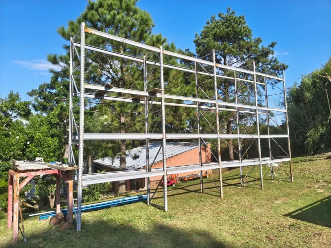 ESTRUTURA PORTA PALLETS