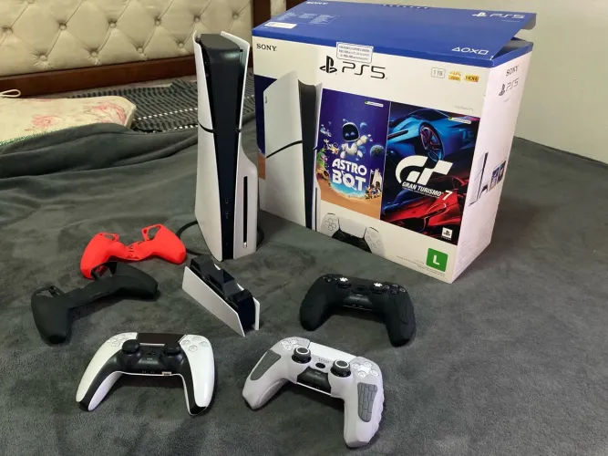 Ps5 slim 1TB (versão mídia física)