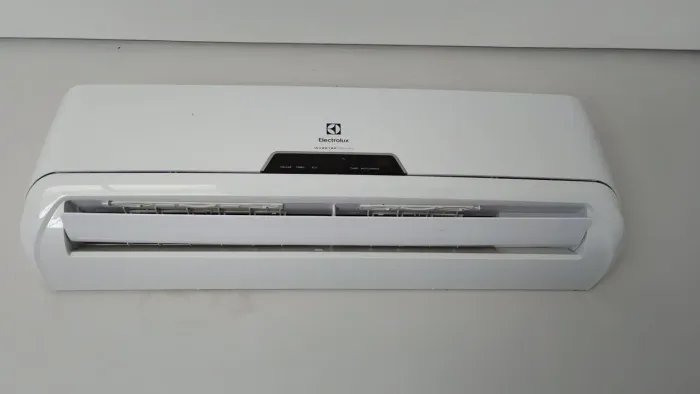 Ar-condicionado Electrolux Inverter - placa condensadora queimada.