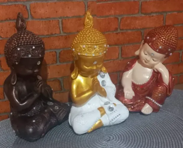 Estatuas de Buda-Trio Budas Baby Artesanais (25cm) - Oração, Ouro e Siena - Com Pedraria