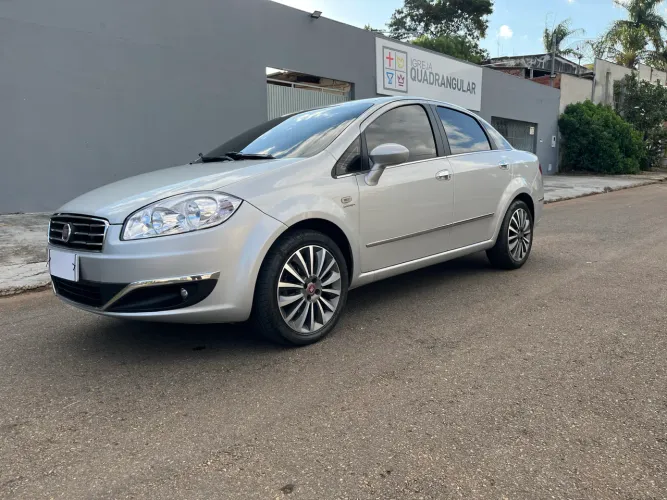 Fiat Linea Essence 1.8 Flex 16V 4P 2015