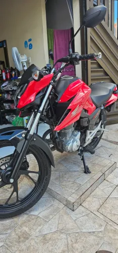 Moto extremamente nova, só pegar e rodar.