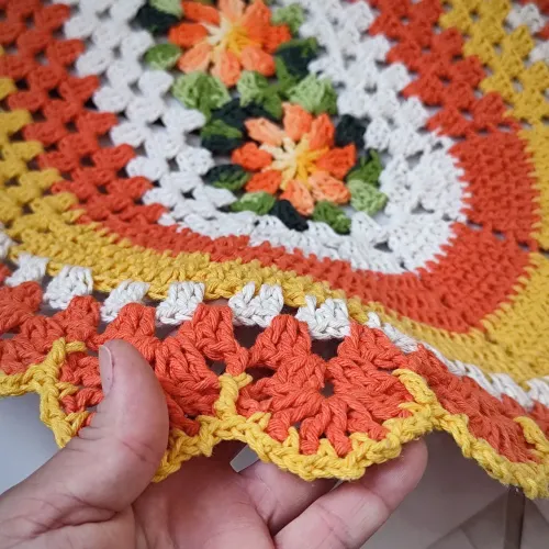 Tapete de crochê 65 cm de comprimento x 47 cm de largura