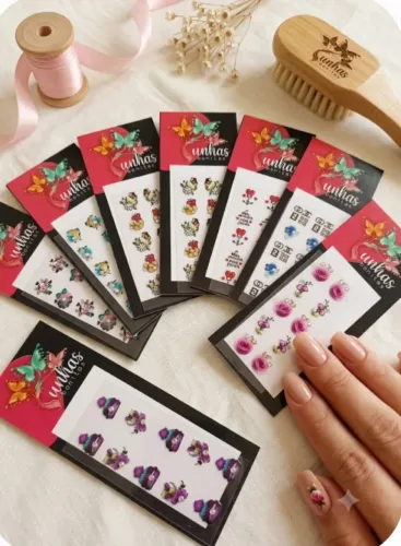 Kit com 45 cartelas de películas adesivas decoradas para unhas , auto adesivo.