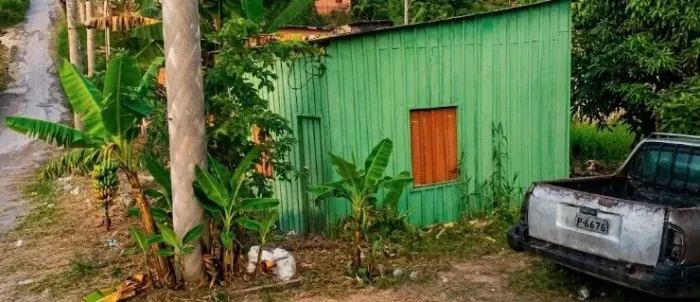 Vendo casa de madeira