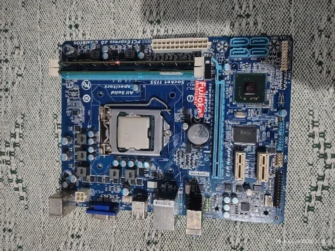placa-mãe Gigabyte GA-H61M-DS2 +i3 2240 segunda gera;ao com 4gb ddr3