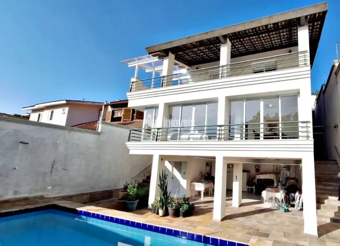 CASA NA VILA INAH - 380,0M²AC E 420,0M² ÁREA DE TERRENO, 3 SUÍTES, 5 VAGAS, PISCINA E CHUR